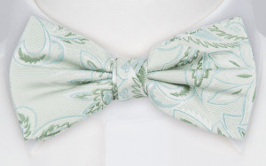 FLOURISHED PALE GREEN pajarita